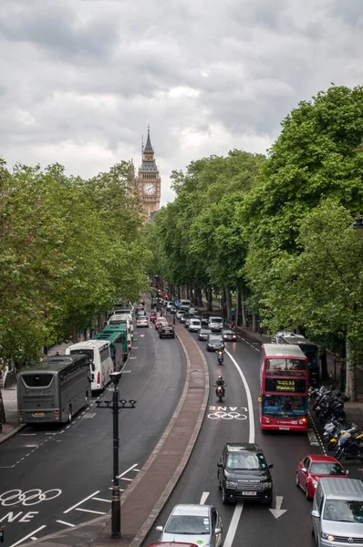 Street Full Cars Lined Trees Big Ben Clock Tower Westminster — Stock Photo, Image