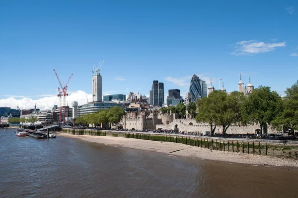 River Thames Embankment Central London Tower Castle Modern Tall Buildings — Stock Photo, Image