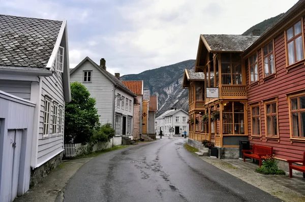Laerdalsoyri, Norveç - Eski ahşap evleri olan sokak. Norveç 'te bir UNESCO tarihi anıtı.