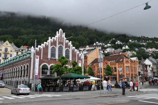 Bergen Norwegen Straße Mit Alten Bunten Häusern Geschäften Und Restaurants — Stockfoto