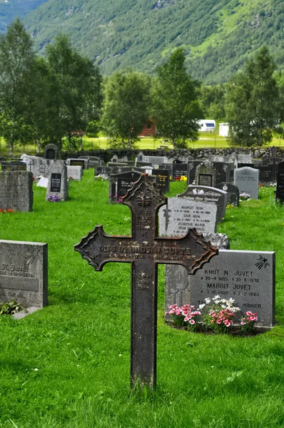 Vieja Cruz Oxidada Hierro Cementerio Iglesia Stavkirke Roldal Hordaland Noruega —  Fotos de Stock