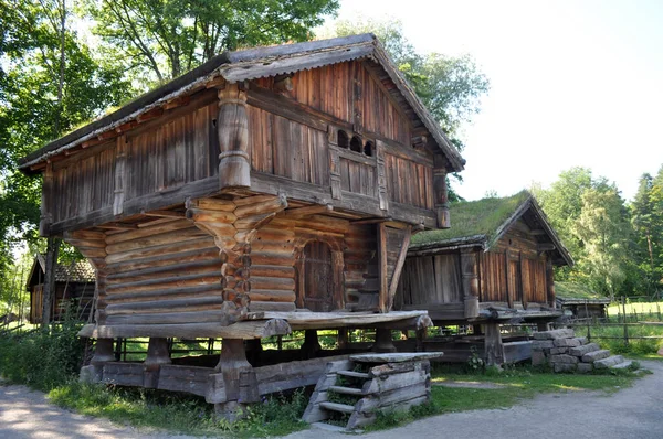 Oslo Noruega Antiguas Casas Madera Con Césped Techo Museo Folclórico — Foto de Stock