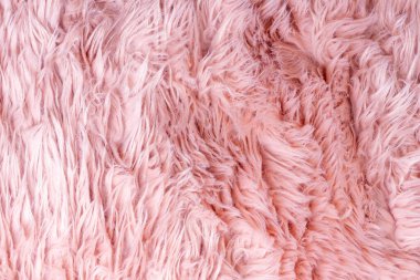 Moda pembe yapay kürk dokusu. Kürk desenli üst görünüm. Pembe kürk arka plan. Pembe tüylü kürk dokusu. Yün dokusu. Pofuduk koyun derisi yakın