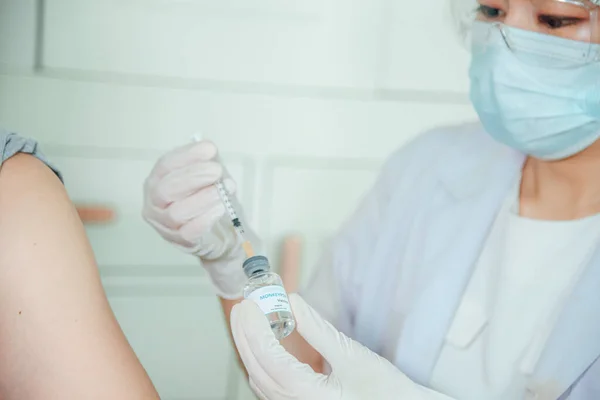 Doctor Injecting Monkeypox Vaccine Patient — Stock Fotó
