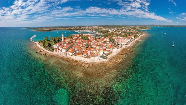 Panorama Drona Nad Chorwackim Nadmorskim Miasteczkiem Novigrad Portem Promenadą Wzięte — Zdjęcie stockowe