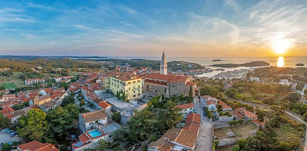 Panorama Drona Nad Portem Chorwackiego Nadmorskiego Miasta Vrsar Istrii Podczas — Zdjęcie stockowe