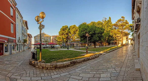 Bild Den Historiska Stadskärnan Den Kroatiska Kuststaden Porec Morgonen Ljus — Stockfoto