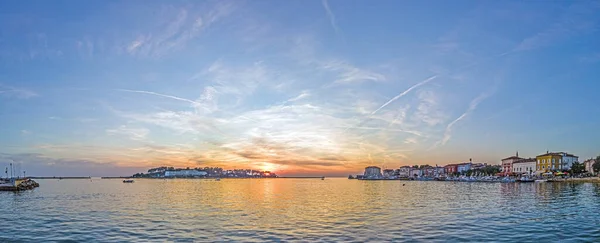 Bild Färgglada Solnedgång Från Hamnen Den Kroatiska Kuststaden Porec Sommar — Stockfoto