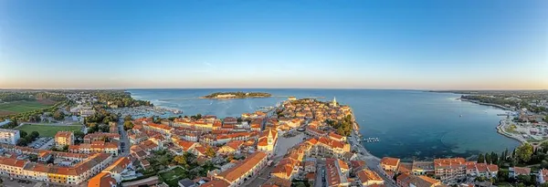 Panorama Drone Chorwackiego Nadmorskiego Miasta Porec Portu Promenady Podczas Letniego — Zdjęcie stockowe