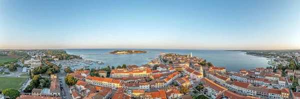 Drone Panorama Kota Pantai Kroasia Porec Dengan Pelabuhan Dan Promenade — Stok Foto