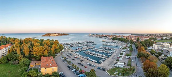 Panorama Drone Cidade Costeira Croata Porec Com Porto Passeio Durante — Fotografia de Stock