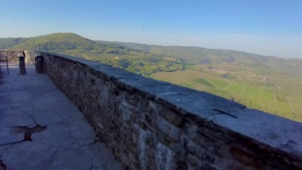 Video Procházky Historických Městských Zdech Chorvatského Města Motovun Během Letního — Stock video