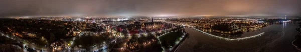 Drone panorama sobre Estocolmo por la noche — Foto de Stock