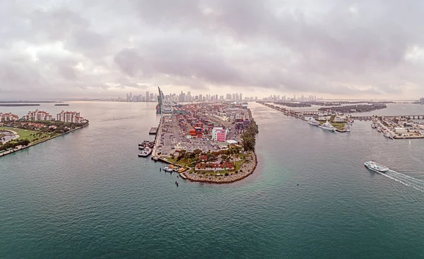 Drone panorama over Miami harbor and cruise ship terminal — стокове фото