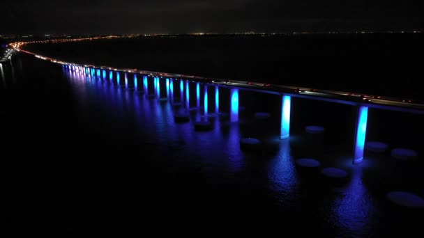 Vidéo Sunshine Skayway Bridge Floride Nuit Avec Trafic Qui Coule — Video