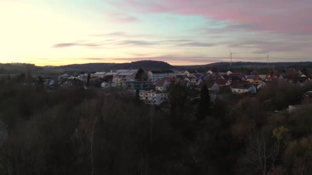 2022年冬季日落期间德国黑森州北部温泉城Bad Arolsen的无人机视频 — 图库视频影像