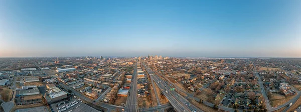 Drone πανόραμα του Κάνσας Σίτι ορίζοντα κατά την ανατολή του ηλίου — Φωτογραφία Αρχείου
