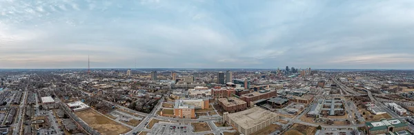 Drone panoráma Kansas City városára napkeltekor — Stock Fotó