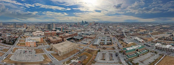 Panorama de drones del horizonte de Kansas City durante el amanecer — Foto de Stock