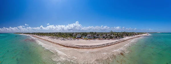 Panorama Una Spiaggia Tropicale Presa Dall Acqua Durante Giorno Con — Foto Stock