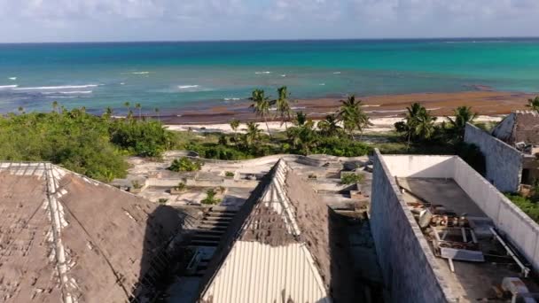 Drone Vídeo Uma Ruína Hotel Luxo Uma Praia Tropical Após — Vídeo de Stock