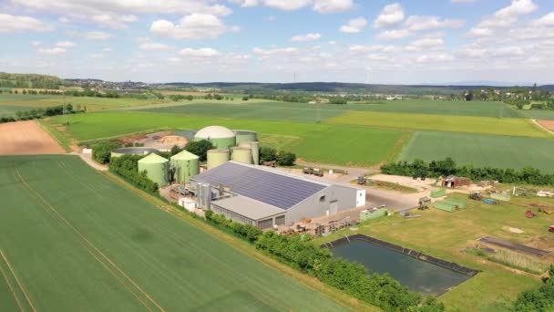 Dronův Film Moderní Továrně Bioplyn Německu Během Letního Dne — Stock video