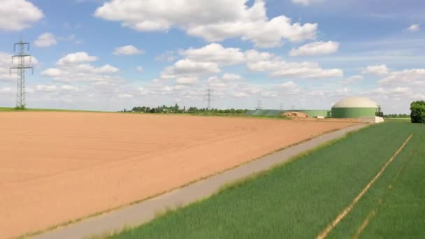 德国夏季的一个现代沼气工厂的无人机电影 — 图库视频影像