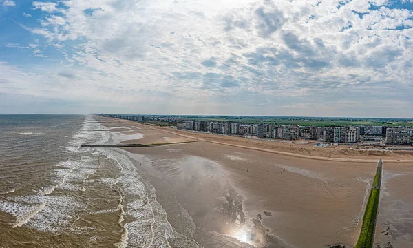 Belçika Nın Middelkerke Sahil Kasabasının Sahilindeki Insansız Hava Aracı Panoraması — Stok fotoğraf