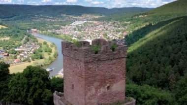 Alman şarap kasabası Freudenberg üzerinde İHA videosu