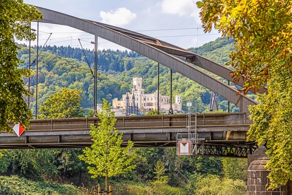 View Medieval Castle Rhine Supporting Structure Railway Bridge Daytime — Stock Photo, Image