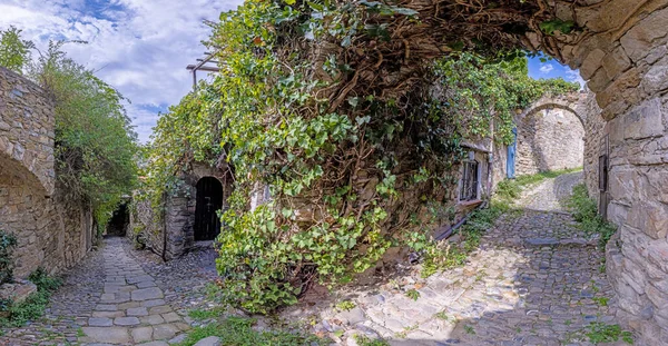 Obrázek Opuštěné Historické Zničené Vesnice Bussana Itálii Během Letního Dne — Stock fotografie