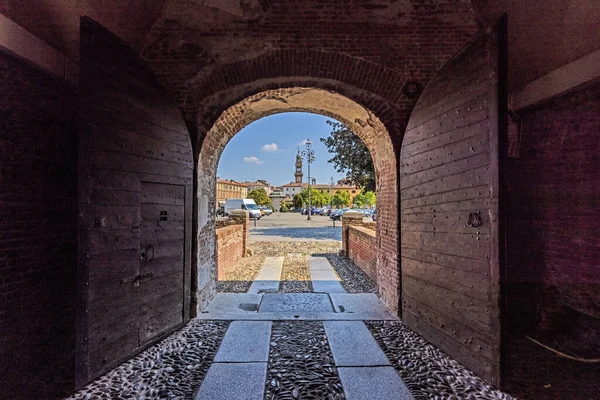 Uitzicht Door Toegangspoort Van Het Castello Del Monferrato Richting Oude — Stockfoto