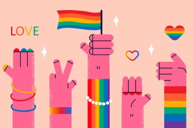 İnsanlar LGBT toplumunu destekleyen bayraklar tutuyor 