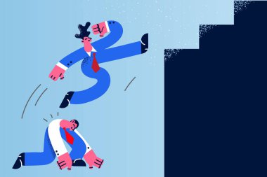 Erkek çalışan, meslektaşının üzerinden atlıyor