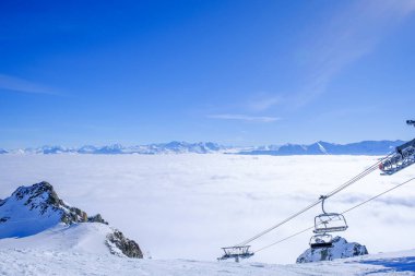 Dağlarda kayak kaldırma