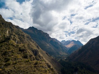 Peru And Dağları 'ndaki bir dağın görüntüsü. Peru, Cusco 'daki yüksek dağ.