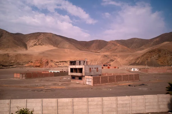 Imagen Del Desierto Ica Imagen Paisaje Arenoso Con Contrucción Casas Imagen De Stock