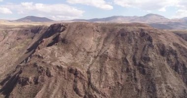 Peru And Dağları 'ndaki bir dağın videosu. Peru, Cusco 'daki yüksek dağ.