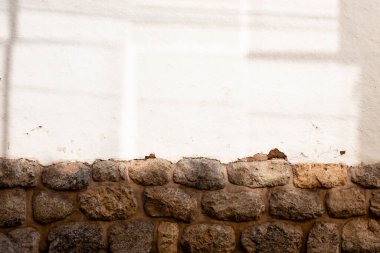 Cusco Peru 'da bir duvar resmi. Taştan duvar, Peru 'daki İspanyol kolonisi sırasında İnka tapınağından alınan malzeme. Modern inşaata sahip İnka duvarı.