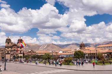 Cusco, Cusco - Peru - 15 Ağustos 2021: Peru And Dağları 'ndaki Cuzco şehrinin resmi. İnkalar şehrinin başkenti. 