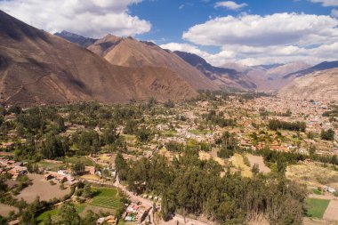 Kutsal Vadi 'nin resmi, Cusco. Peru 'daki en önemli vadilerden biri. Peru And Dağlarındaki Yüksek Dağ Vadisi.
