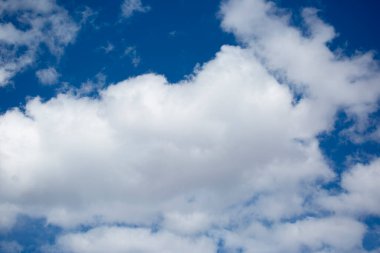 Bir bulut görüntüsü. Gökyüzündeki bulut gibi pamuk. Hava elemanı resmi.