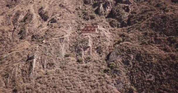 ウルバンバ クスコの古い遺跡の空中ビデオ アンデス山脈の真ん中にあるインカ遺跡 — ストック動画