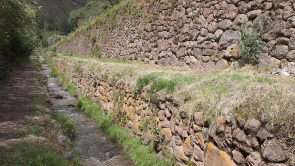 秘鲁尤凯的水渠录像 印加时期的旧建筑至今仍可用于农业 — 图库视频影像
