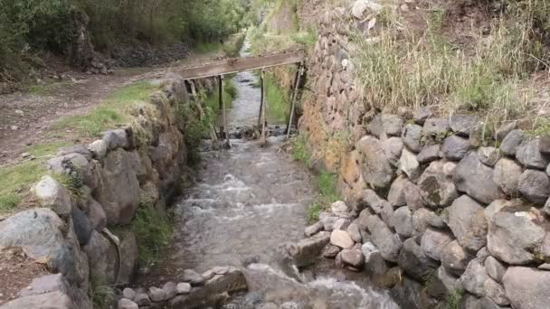 Video Vattenkanalen Yucay Peru Gammal Konstruktion Från Inkatiden Som Fortfarande — Stockvideo