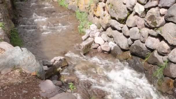 Vídeo Del Canal Agua Yucay Perú Construcción Antigua Del Período — Vídeos de Stock