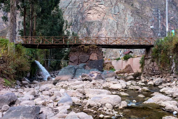 Kutsal Vadi, Cusco Peru 'daki Vilcanota nehri üzerindeki ahşaptan yapılmış kırsal köprü..