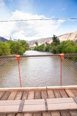 Kutsal Vadi, Cusco Peru 'daki Vilcanota nehri üzerindeki ahşaptan yapılmış kırsal köprü..