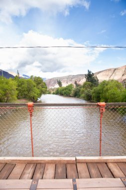 Kutsal Vadi, Cusco Peru 'daki Vilcanota nehri üzerindeki ahşaptan yapılmış kırsal köprü..