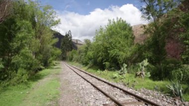Kutsal Vadi, Cusco Peru 'daki Vilcanota nehri üzerindeki ahşaptan yapılmış kırsal köprü..